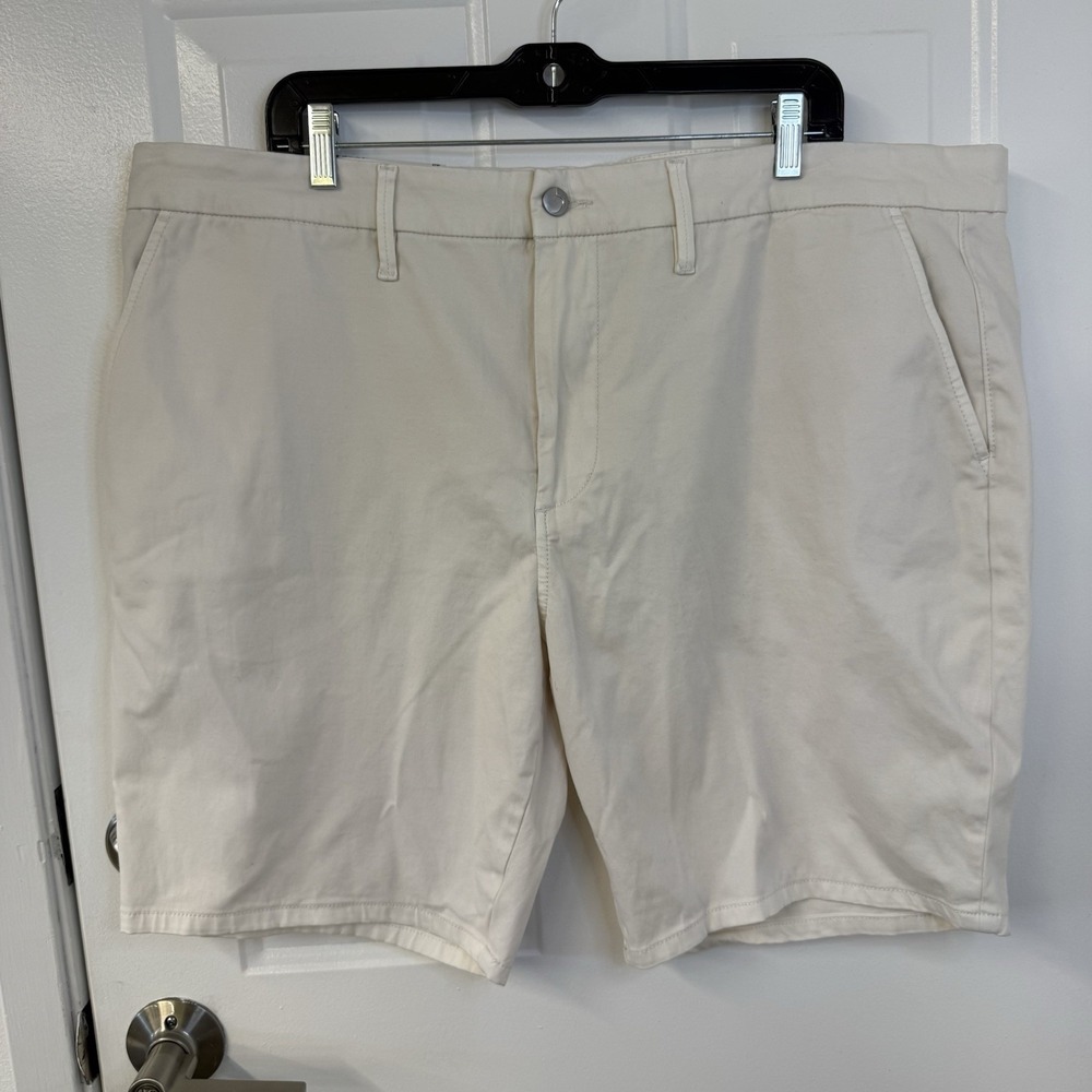 NWT Joes Jeans Kinetic Soft Shorts Off White Cotton Flat Front Mens Size 40